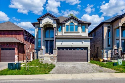 7 Chardonnay Street, Hamilton, ON, L8G5H5 | Card Image