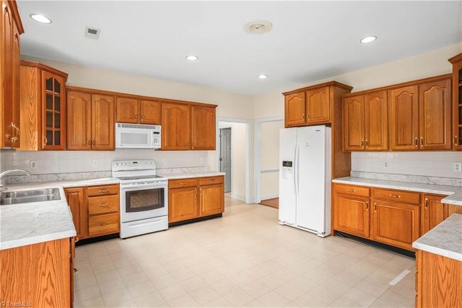 Kitchen | Image 13