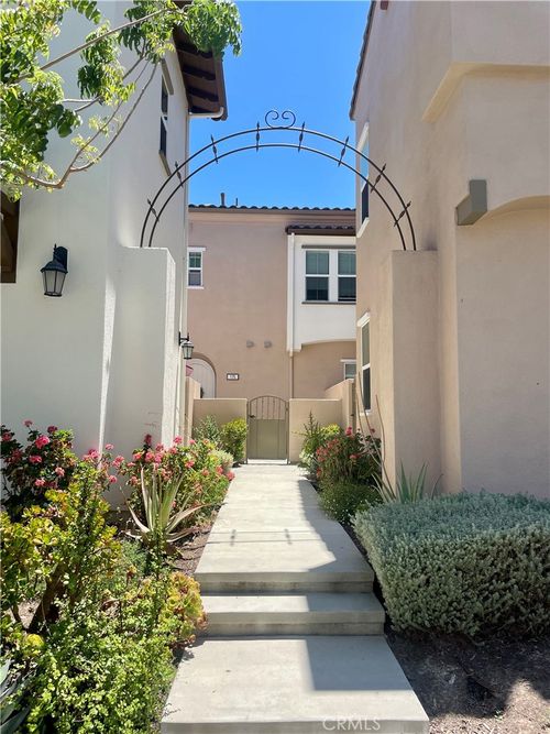 175 Fixie, Irvine, CA, 92618-1033 | Card Image