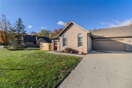 apt-2401-8050 Harbor Creek Dr, Mentor-On-The-Lake, OH, 44060-2075 | Card Image