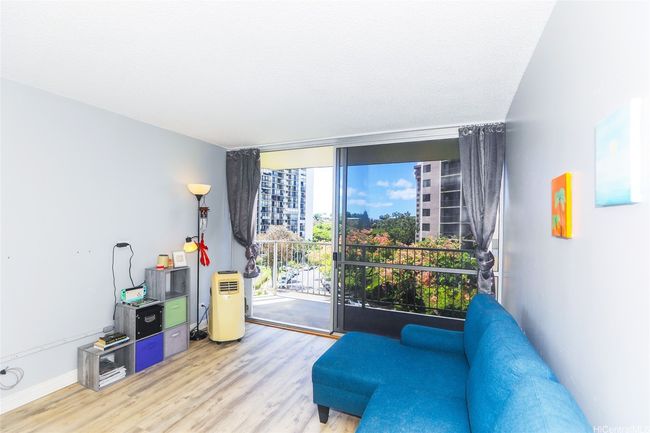 Bright and airy living room | Image 9