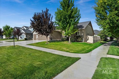 2121 S Woodhouse Ave, Meridian, ID, 83642-4953 | Card Image