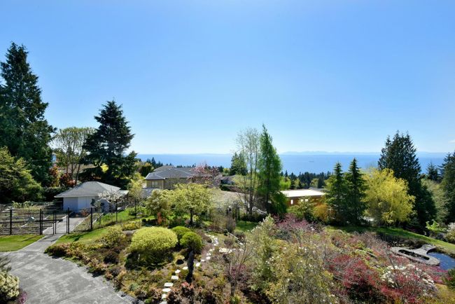 375 Vernon Place, House other with 5 bedrooms, 4 bathrooms and 5 parking in Gibsons BC | Image 13