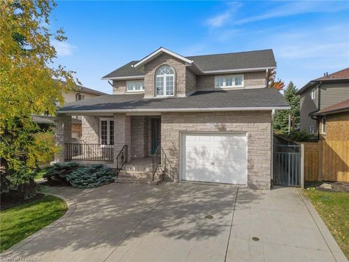 110 Fieldway Dr, Hamilton, ON, L9A2L6 | Card Image