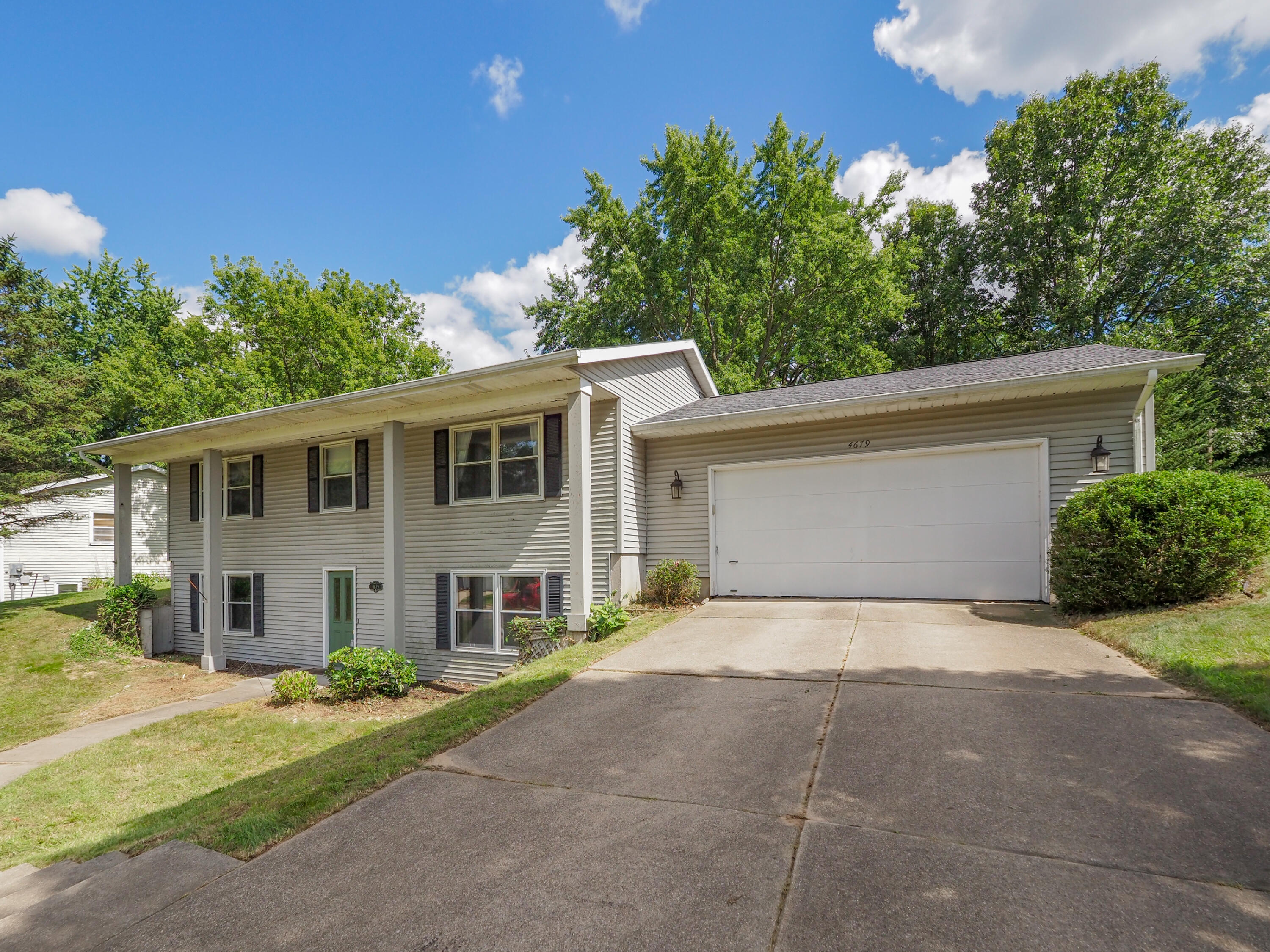 Briarhill Dr, Portage, MI 49024