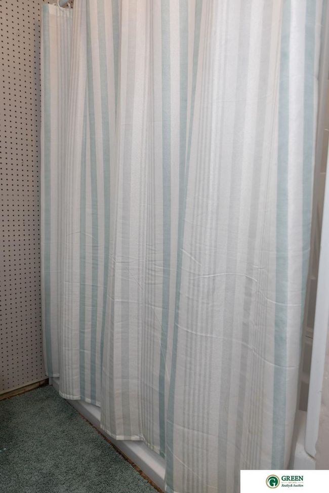 555 W 6 Th St, House other with 4 bedrooms, 2 bathrooms and 1 parking in York NE | Image 25