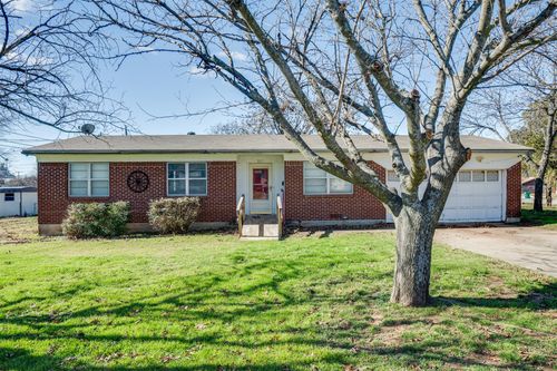207 N King St, Henrietta, TX, 76365-3018 | Card Image