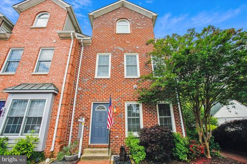 206 Center Ln, OCCOQUAN, VA, 22125-7704 | Card Image