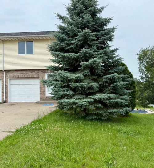 2208 Holiday Rd, Coralville, IA, 52241-2743 | Card Image