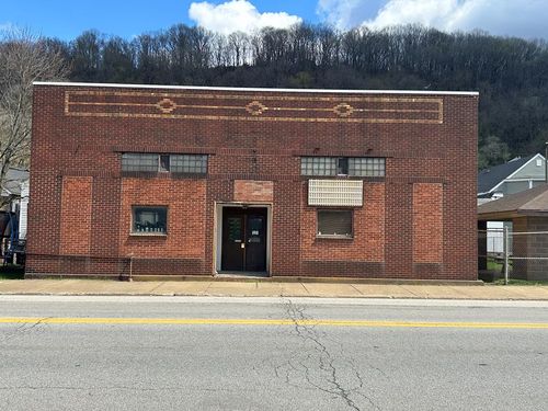 652 Main St, Follansbee, WV, 26037-1526 | Card Image