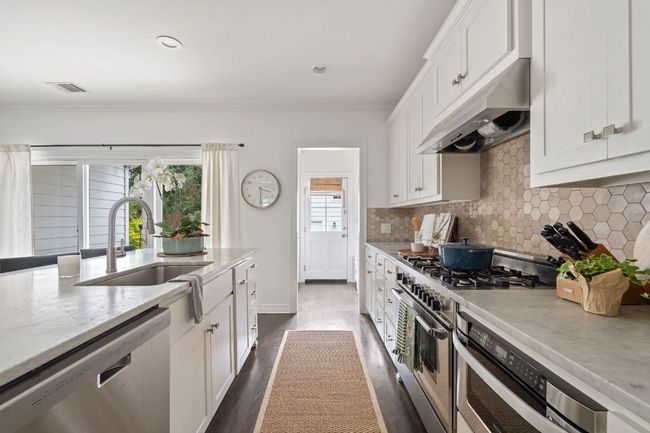 1711 Mohle Dr, House other with 5 bedrooms, 5 bathrooms and 3 parking in Austin TX | Image 10