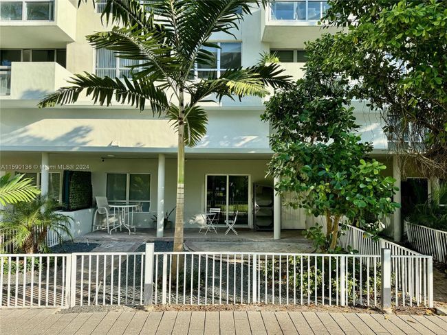 L42S - 1500 Bay Rd, Condo with 1 bedrooms, 1 bathrooms and null parking in Miami Beach FL | Image 1