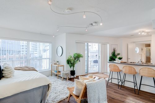 819-600 Queens Quay W, Toronto, ON, M5V3M3 | Card Image