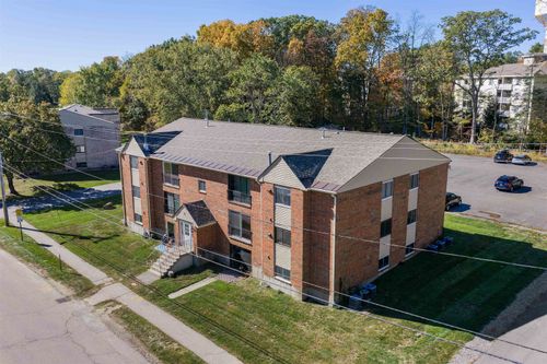 apt-6-4 Brookside Dr, Exeter, NH, 03833-1644 | Card Image