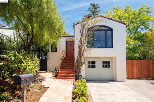 1067 Neilson St, Albany, CA, 94706-2448 | Card Image