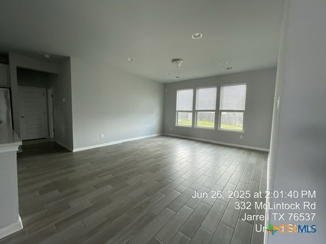 Living View 3 | Image 8