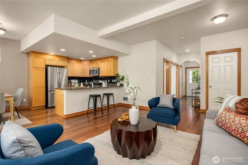 10290 Ruddy Duck Ln, Bainbridge Island, WA, 98110-2971 | Card Image