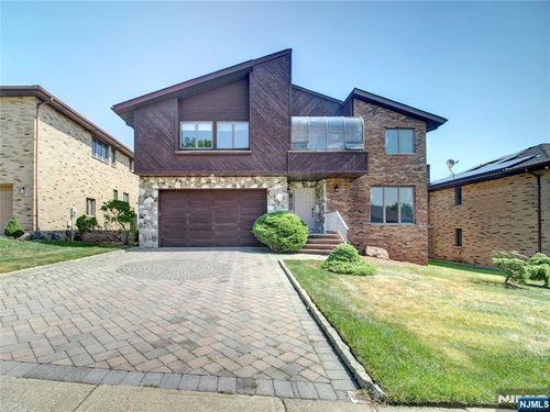 18 Jani Ct, Clifton, NJ, 07013-2518 | Card Image