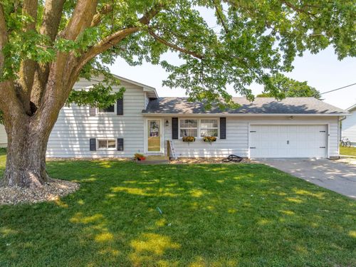 324 Division St, Dike, IA, 50624-9619 | Card Image