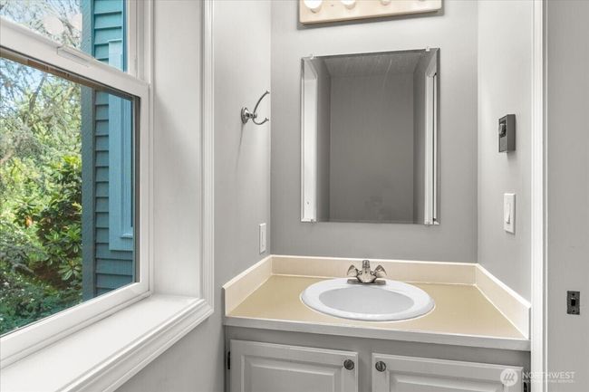 8523 25 Th Ave Ne, House other with 3 bedrooms, 3 bathrooms and 2 parking in Seattle WA | Image 13