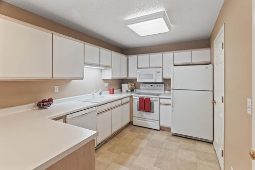 5598 Kalland Ave Ne, Albertville, MN, 55301-8707 | Card Image