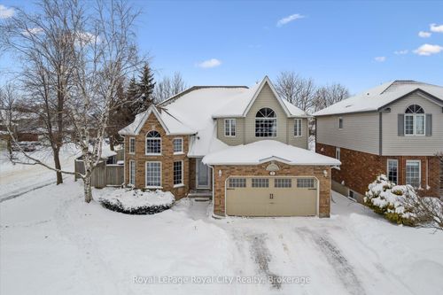 2 Oakridge Cres, Guelph, ON, N1L1J1 | Card Image