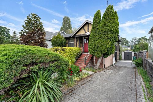 3329 Doncaster Dr, Victoria, BC, V8P3V7 | Card Image