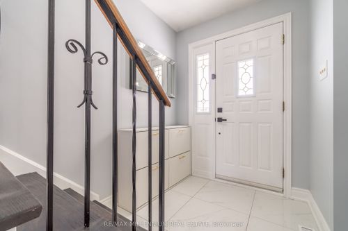 52 Village Crt, Brampton, ON, L6W1A6 | Card Image