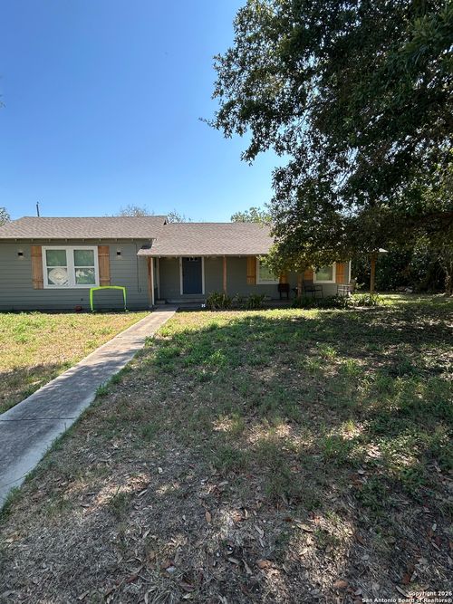 308 N Berry St, Beeville, TX, 78102-5110 | Card Image