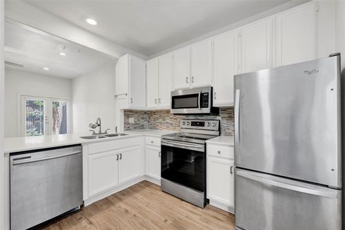 apt-101-2807 Throckmorton St, Dallas, TX, 75219-6204 | Card Image