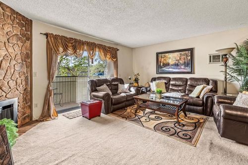 276 S Pierce St, El Cajon, CA, 92020-4137 | Card Image
