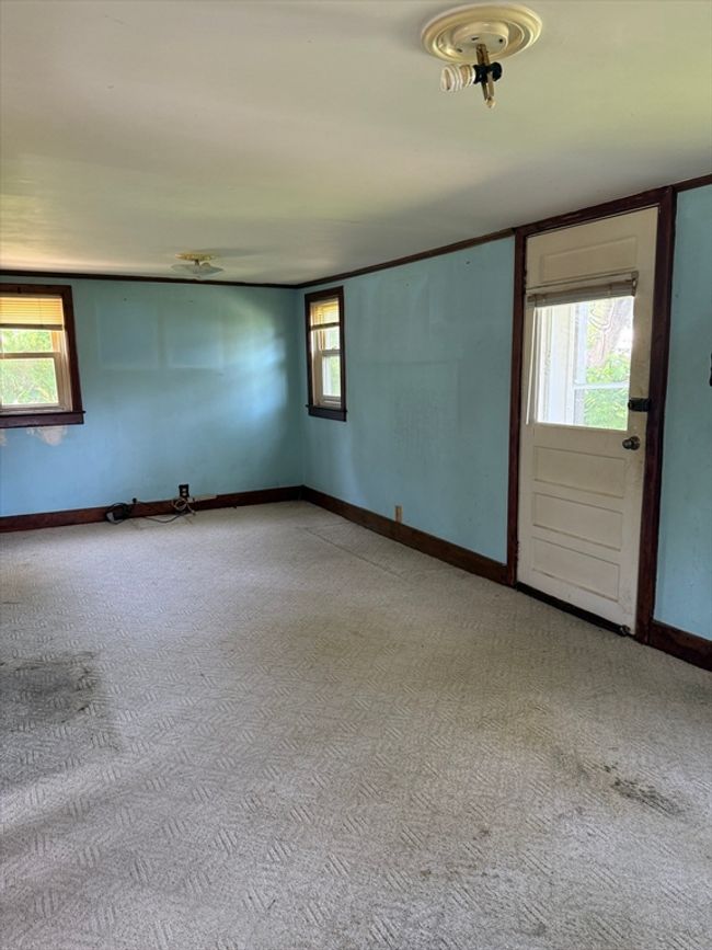 143 S Main St, House other with 2 bedrooms, 1 bathrooms and 4 parking in Acushnet MA | Image 15