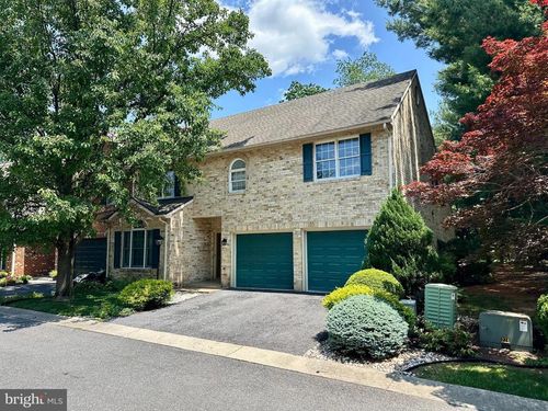 1050 Lindsay Ln, HAGERSTOWN, MD, 21742-4611 | Card Image