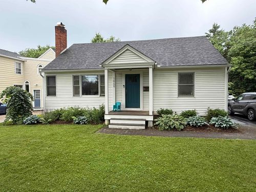 1069 Pine St, Burlington, VT, 05401-5352 | Card Image