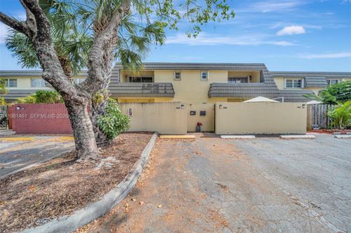 8769 Sw 137th Ave, Miami, FL, 33183-4077 | Card Image