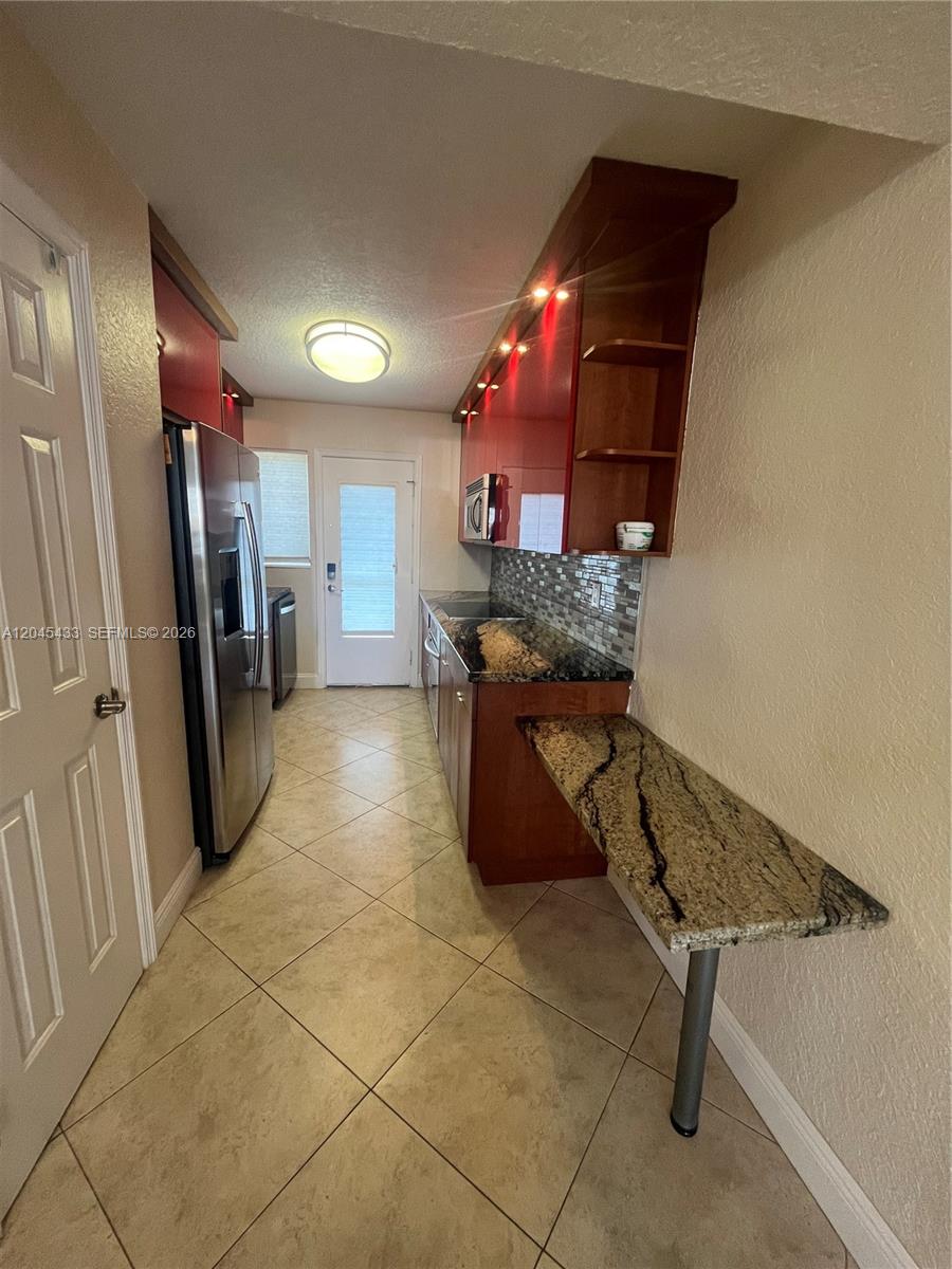 Residential Lease in North Miami Beach 4