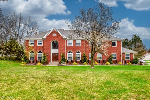 489 Leverett Ln, Highland Heights, OH, 44143-3723 | Card Image