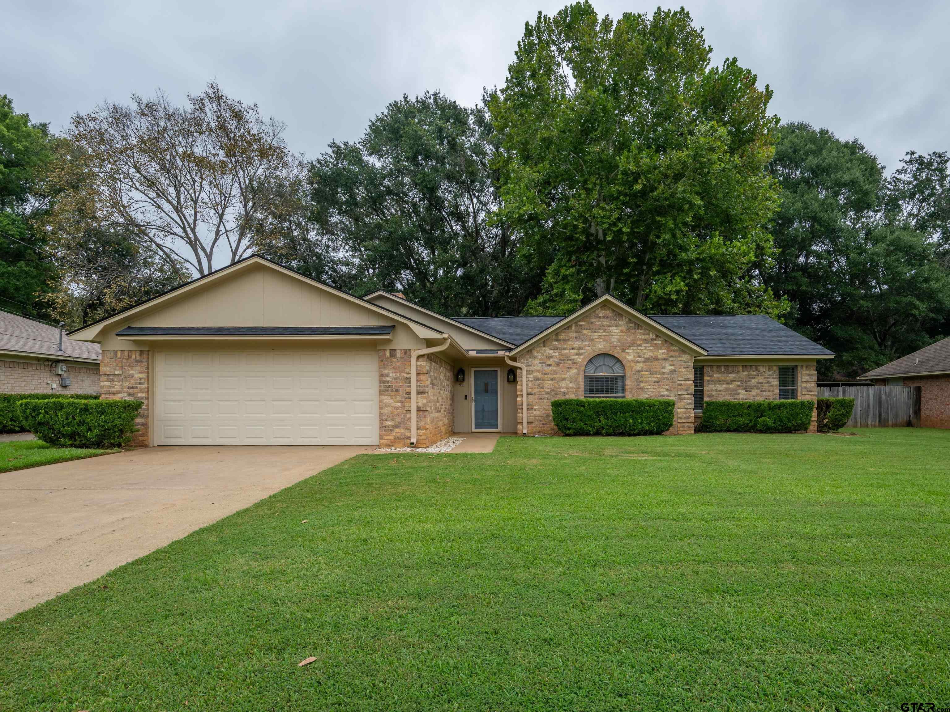 Peggy Dr, Whitehouse, TX 75791