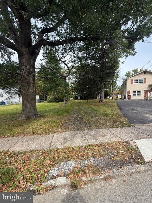 2951 Madison Ave, Roslyn, PA, 19001-4011 | Card Image