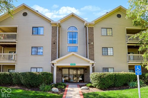 200-8720 Yardley Ct, Indianapolis, IN, 46268-4915 | Card Image