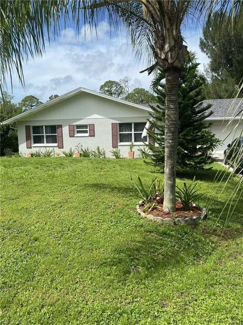 20503 Fern Cir, NORTH FORT MYERS, FL, 33917-6714 | Card Image