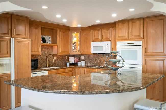 APT-2402 - 1551 Larimer St, Condo with 2 bedrooms, 2 bathrooms and 1 parking in Denver CO | Image 9