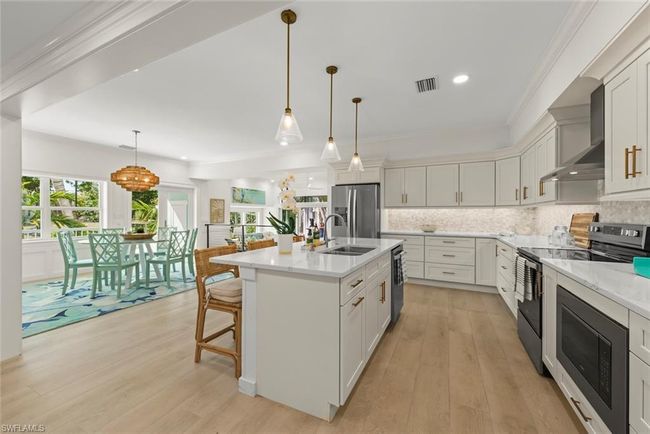 1163 Seagrape Ln, House other with 4 bedrooms, 5 bathrooms and 1 parking in SANIBEL FL | Image 8