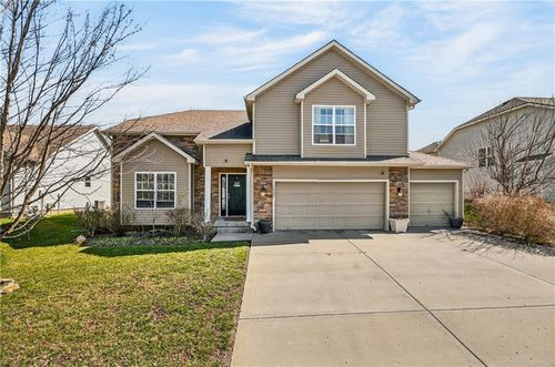 10201 N Willow Ave, Kansas City, MO, 64157-7715 | Card Image