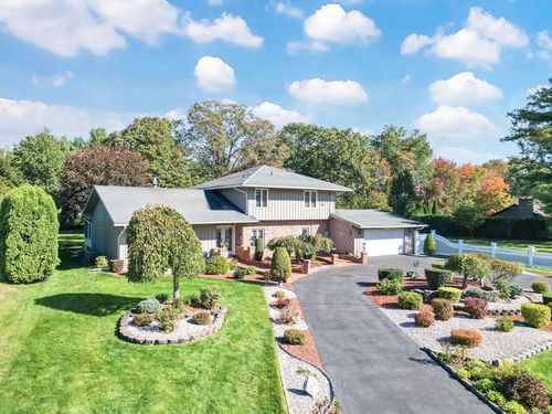 105 Higher Brook Dr, Ludlow, MA, 01056-1424 | Card Image