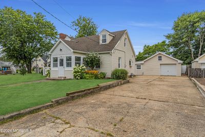 511 E Bay View Avenue, House other with 4 bedrooms, 1 bathrooms and null parking in Ocean Gate NJ | Image 2