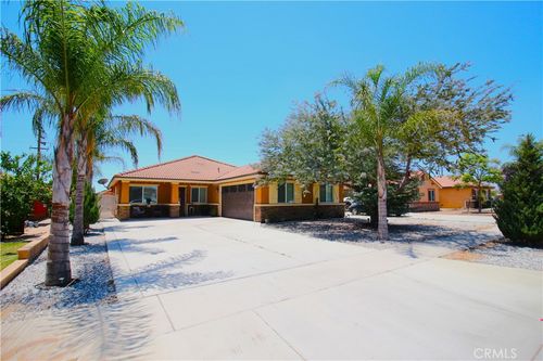 339 E 7th St, Perris, CA, 92570-2451 | Card Image