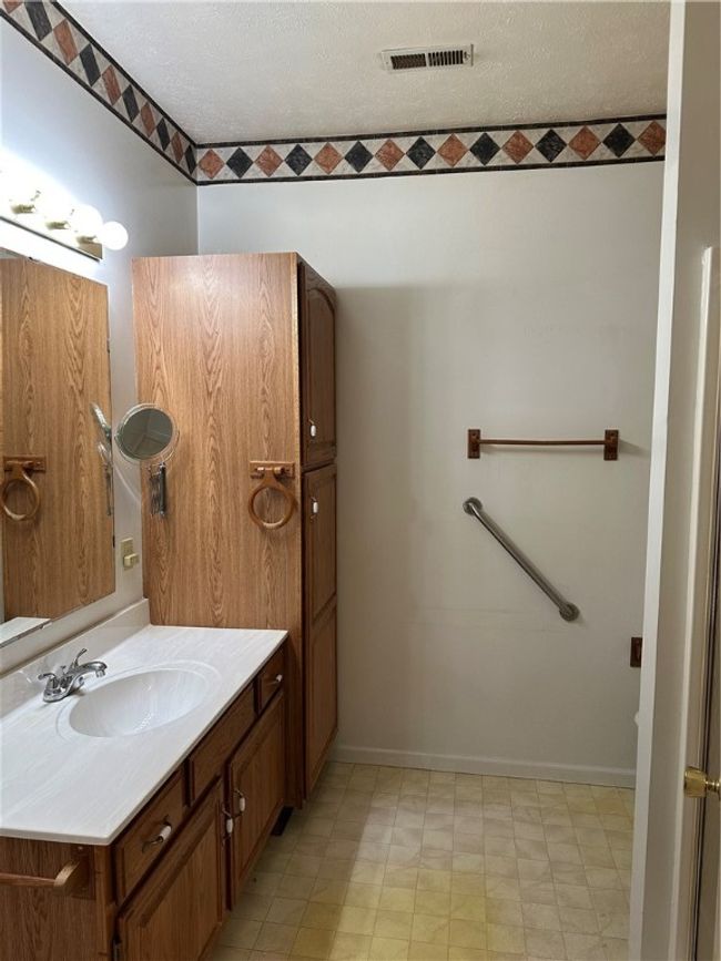 APT-26 - 2750 Iowa Dr, Condo with 2 bedrooms, 2 bathrooms and 2 parking in Lower Burrell PA | Image 13