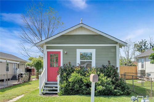 826 Avenue B, Westwego, LA, 70094-4217 | Card Image