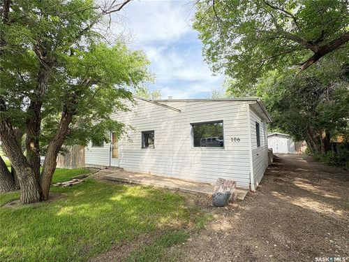 106 2nd Ave, Coleville, SK, S0L1S2 | Card Image